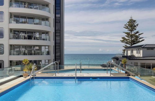 Mount Maunganui Apartment | Oceanfront Designer Home Sea Views, Pool and Gym