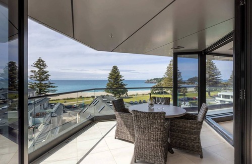 Mount Maunganui Apartment | Oceanfront Designer Home Sea Views, Pool and Gym