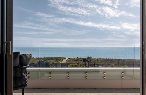 Papamoa Beach House | Oceanfront Oasis