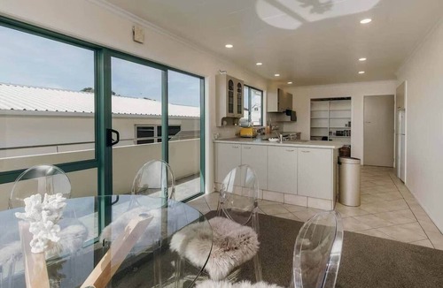 Bell Block House | Oceanfront Retreat - Beach Access - 2BR Bell Block