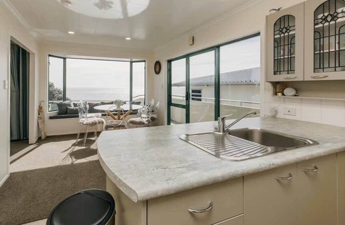 Bell Block House | Oceanfront Retreat - Beach Access - 2BR Bell Block