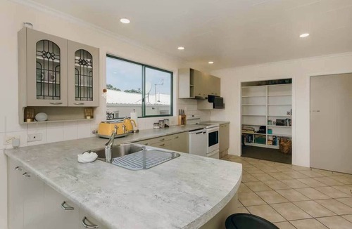 Bell Block House | Oceanfront Retreat - Beach Access - 2BR Bell Block