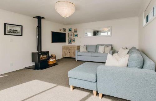 Bell Block House | Oceanfront Retreat - Beach Access - 2BR Bell Block