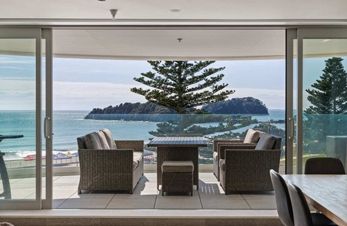 Mount Maunganui Apartment | Oceanside Bliss Absolute Beachfront Stunning Views
