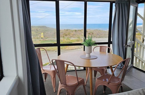 Foxton Beach Apartment | Oceanview 2bedroom Apartment