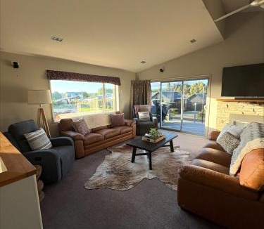 Ohakune House | Ohakune Retreat w/Ruapehu View
