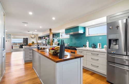 Papamoa Beach House | Ohana - Papamoa Holiday Home