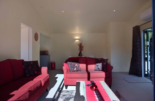 Lake Okareka Apartment | Okareka Escape - Lake Views & Lakeside Walk