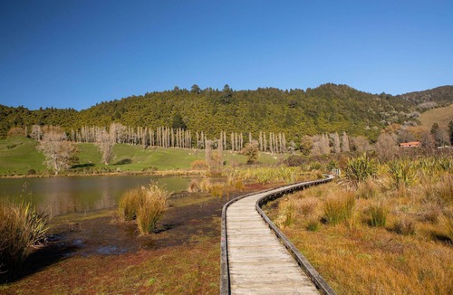Lake Okareka Apartment | Okareka Escape - Lake Views & Lakeside Walk