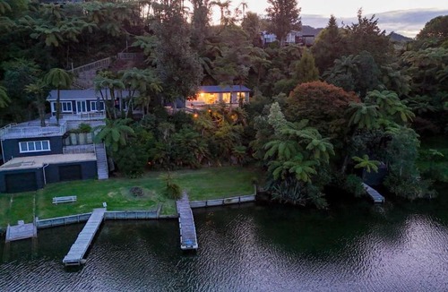 Okere Falls House | Okere Tree House - Lakefront with own Jetty
