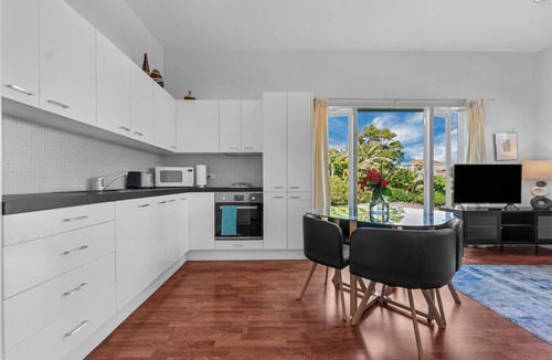 Narrow Neck Apartment | Old Lake Escape by Bespoke Stays