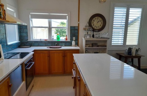 Featherston House | Old-World Villa Charm in the Heart of Featherston 2 Beds Walk to Town