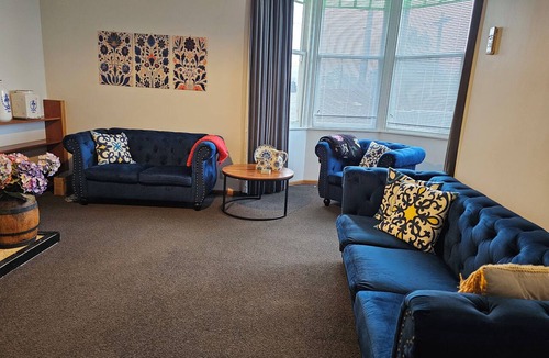 Featherston House | Old-World Villa Charm in the Heart of Featherston 2 Beds Walk to Town