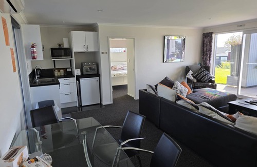 Omokoroa Apartment | Omokoroa Sea View Apartment, stunning views, amazing sun rises, quiet spot