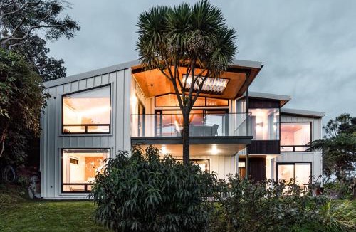 Raglan House | On Point House, Luxury design, Water Views