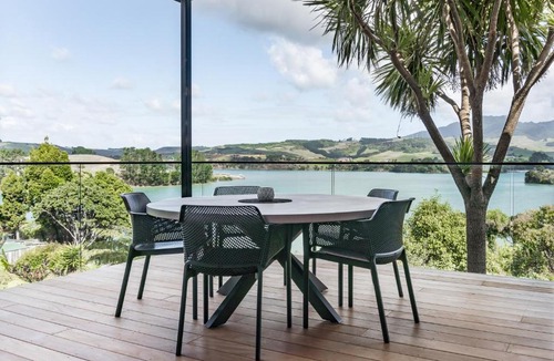 Raglan House | On Point House, Luxury design, Water Views