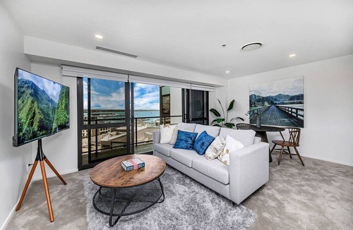 Auckland Central Business District Apartment | One Bed Harbour Views, Pool & Parking on Hobson St