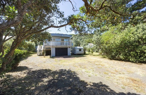 Piha House | OPPOSITE THE BEACH