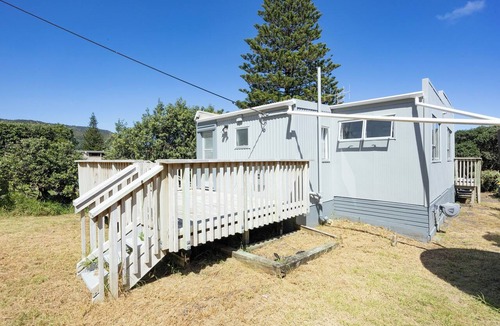 Piha House | OPPOSITE THE BEACH