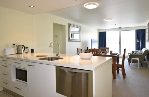 Oriental Bay Apartment | Oriental Bay Waterfront with 180 Views
