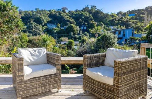 Surfdale House | Oscar's Cottage by Waiheke Pure