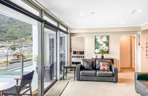Picton Apartment | Oxleys 205 one bedroom with sea views