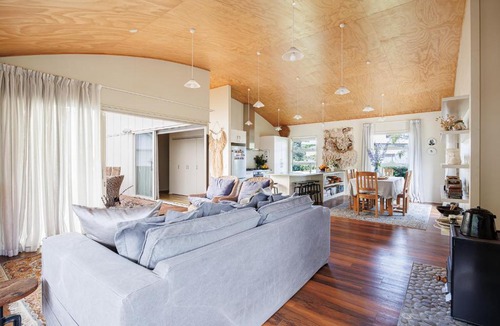 Tangoio House | Pīwakawaka - Coastal Retreat - Waipatiki Beach