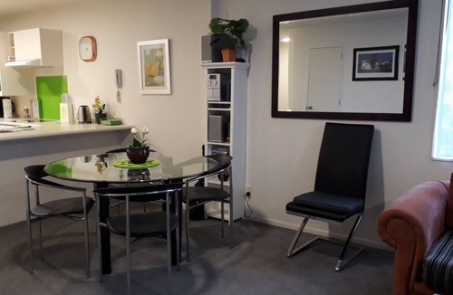 Mount Maunganui Apartment | Pacific Island-style @ the foot of 'Mauao' Mount Maunganui