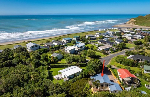 Kairakau House | Pacific Vista - Hawkes Bay Holiday Home