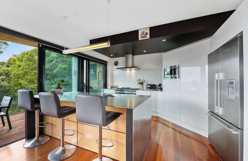 Paihia House | Paihia Sea Views with a Pool