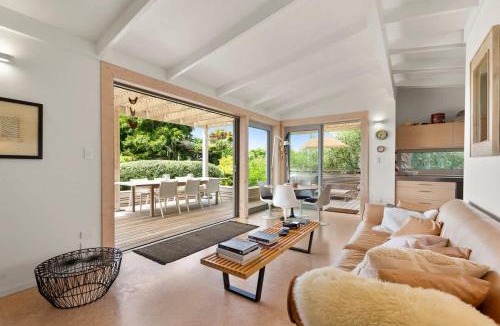 Palm Beach House | Palm Views - Stay Waiheke