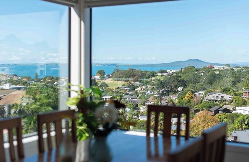 Murrays Bay House | Panoramic Sea views 6BR Getaway @ Murrays Bay
