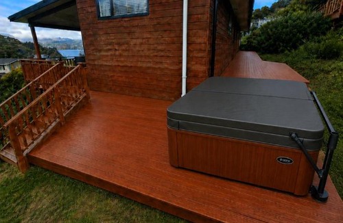 Christchurch District House | Panoramic Views from Spacious New Beach House