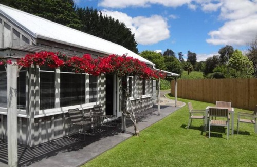 Papamoa Apartment | Papamoa Country Cottage