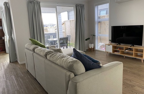 Papamoa Beach House | Papamoa Paradise - relax in the hot tub