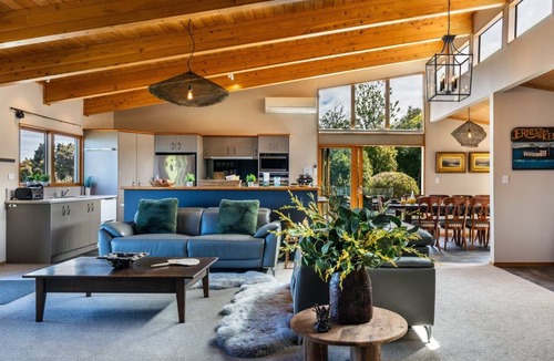 Acacia Bay House | Papatū Lodge