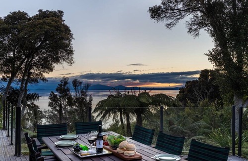 Acacia Bay House | Papatū Lodge