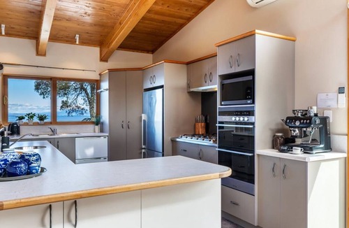 Acacia Bay House | Papatū Lodge