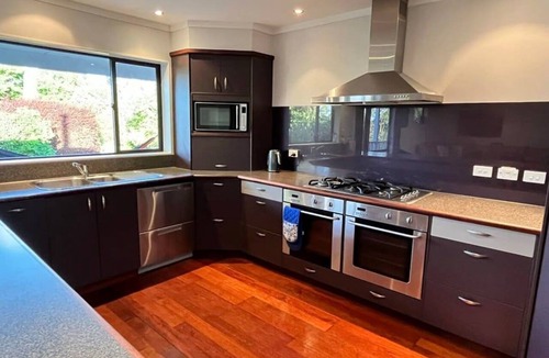 Takaka House | Park Avenue Stay Close to Town