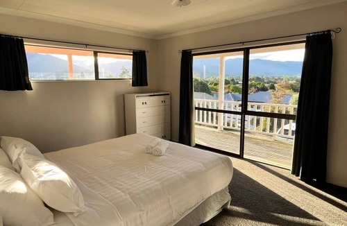 Takaka House | Park Avenue Stay Close to Town