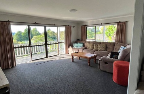 Takaka House | Park Avenue Stay Close to Town