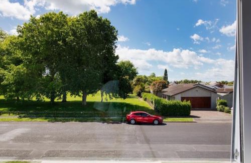 Hamilton Villa | Park Retreat - 3bedrooms house Close to Chartwell