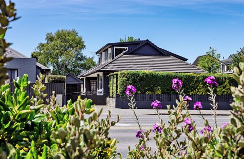 Invercargill House | Park View - Inner City Home - 4BDR