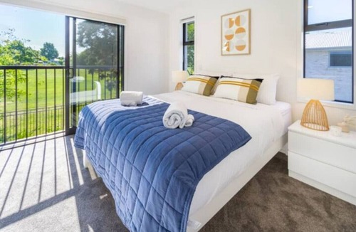 Upper Riccarton House | Park View Townhouse + EV Carpark