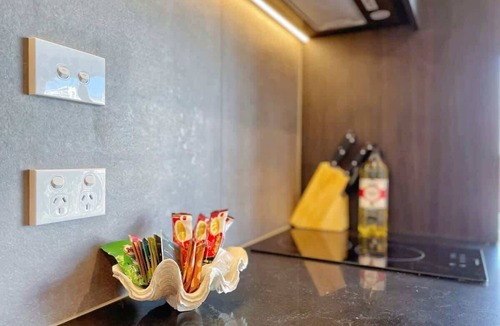 Newton Apartment | Parkside Elegance 1BR on Queen St vs Pool & Gym