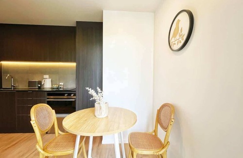 Newton Apartment | Parkside Living Unique1B Apt in CBD vs Pool & Gym