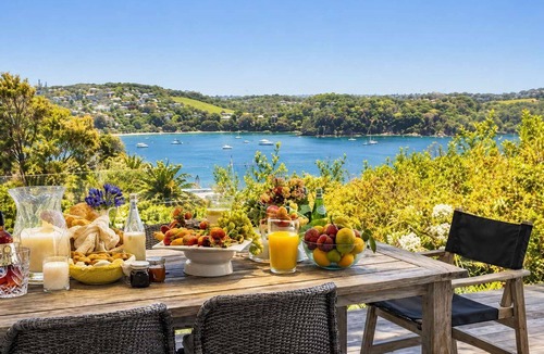 Oneroa House | Pat's Bach - Elevated Bay Views Over Little Oneroa