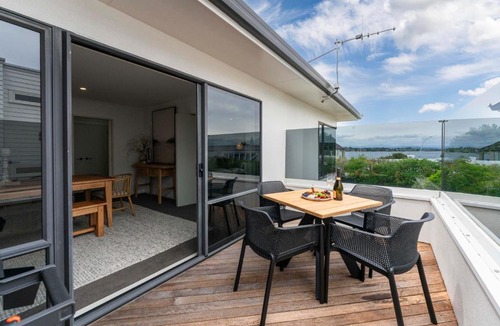 Taupo House | Pataka Lookout - Taupo