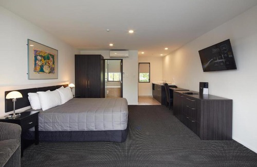 Merivale Hotel | Pavilions Hotel