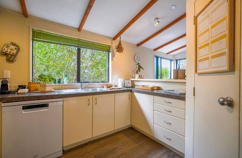 Northcross Cottage | Peaceful Cottage Escape Surrounded by Nature